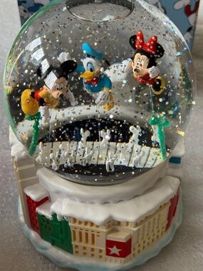 Disney Mickey Mouse & Friends LED Light Parade Balloon Snow Globe Exclusive